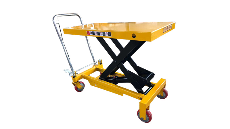 유압식 리프팅 플랫폼은 곡물 분류 작업장에서 사용됩니다.